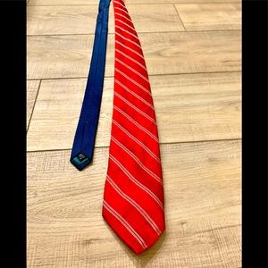 Tommy Hilfiger Red Tie 100% Silk Rarely Worn Great Shape